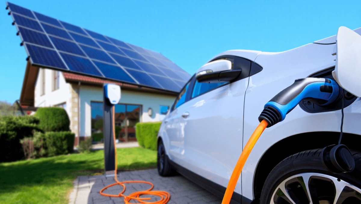 Recharger une voiture avec un kit solaire : bonne idée ?