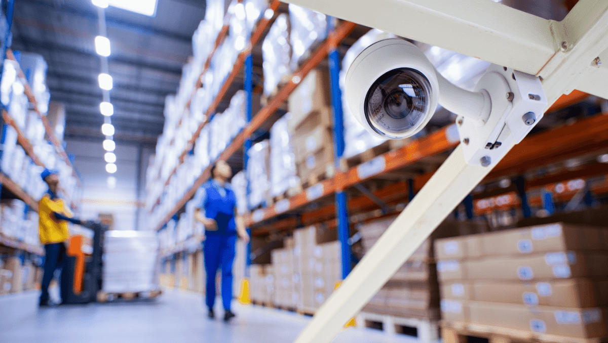 Comment la vidéosurveillance assure la sécurité des entrepôts ?